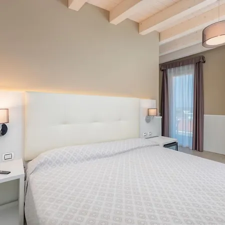 فندق Garni' Serena 3*