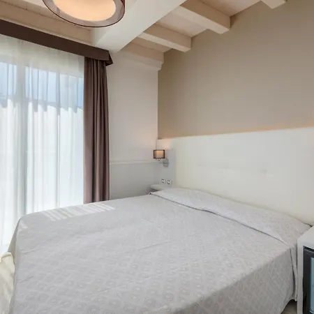 فندق Garni' Serena 3*